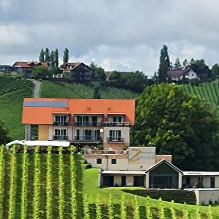 Zweytick Gaestezimmer Weingut Ratsch an der Weinstraße Esterno foto