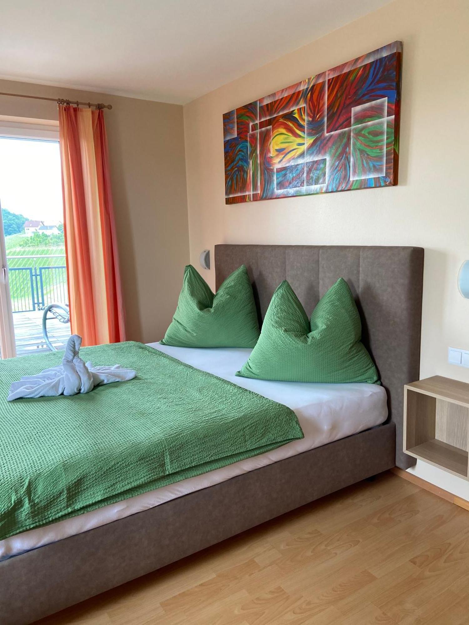 Zweytick Gaestezimmer Weingut Ratsch an der Weinstraße Esterno foto
