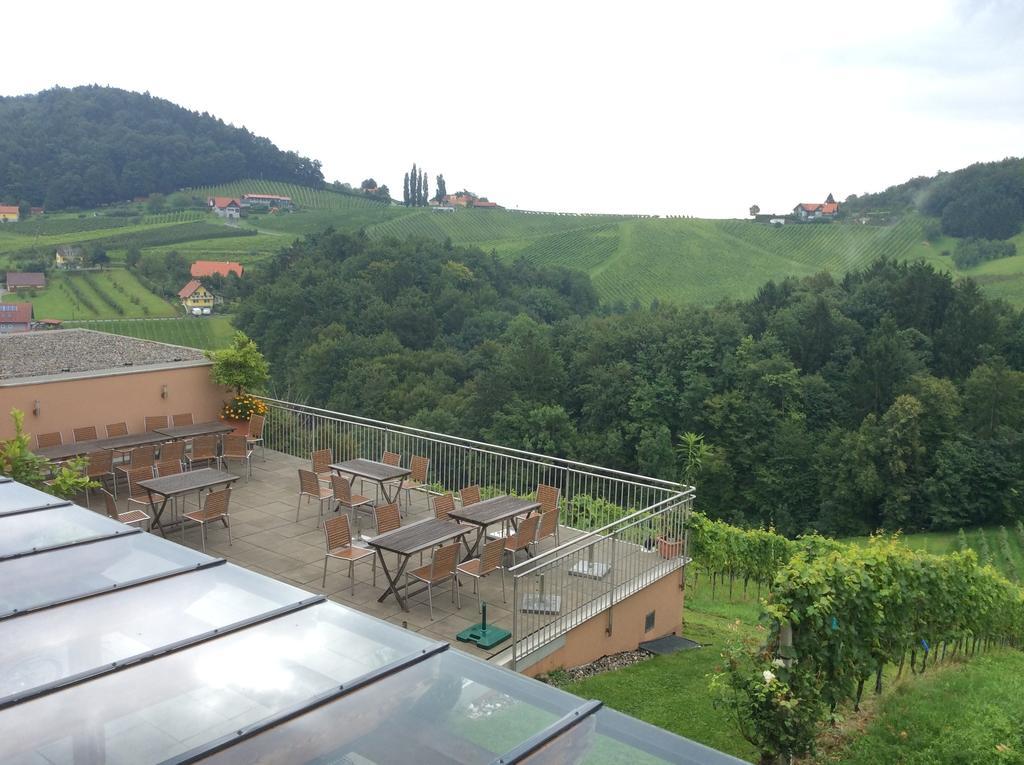 Zweytick Gaestezimmer Weingut Ratsch an der Weinstraße Esterno foto