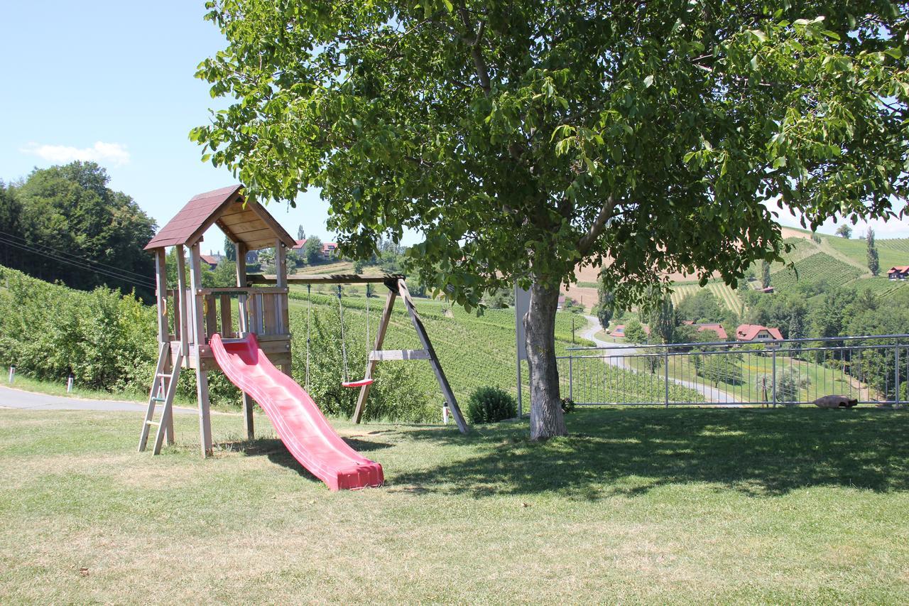 Zweytick Gaestezimmer Weingut Ratsch an der Weinstraße Esterno foto