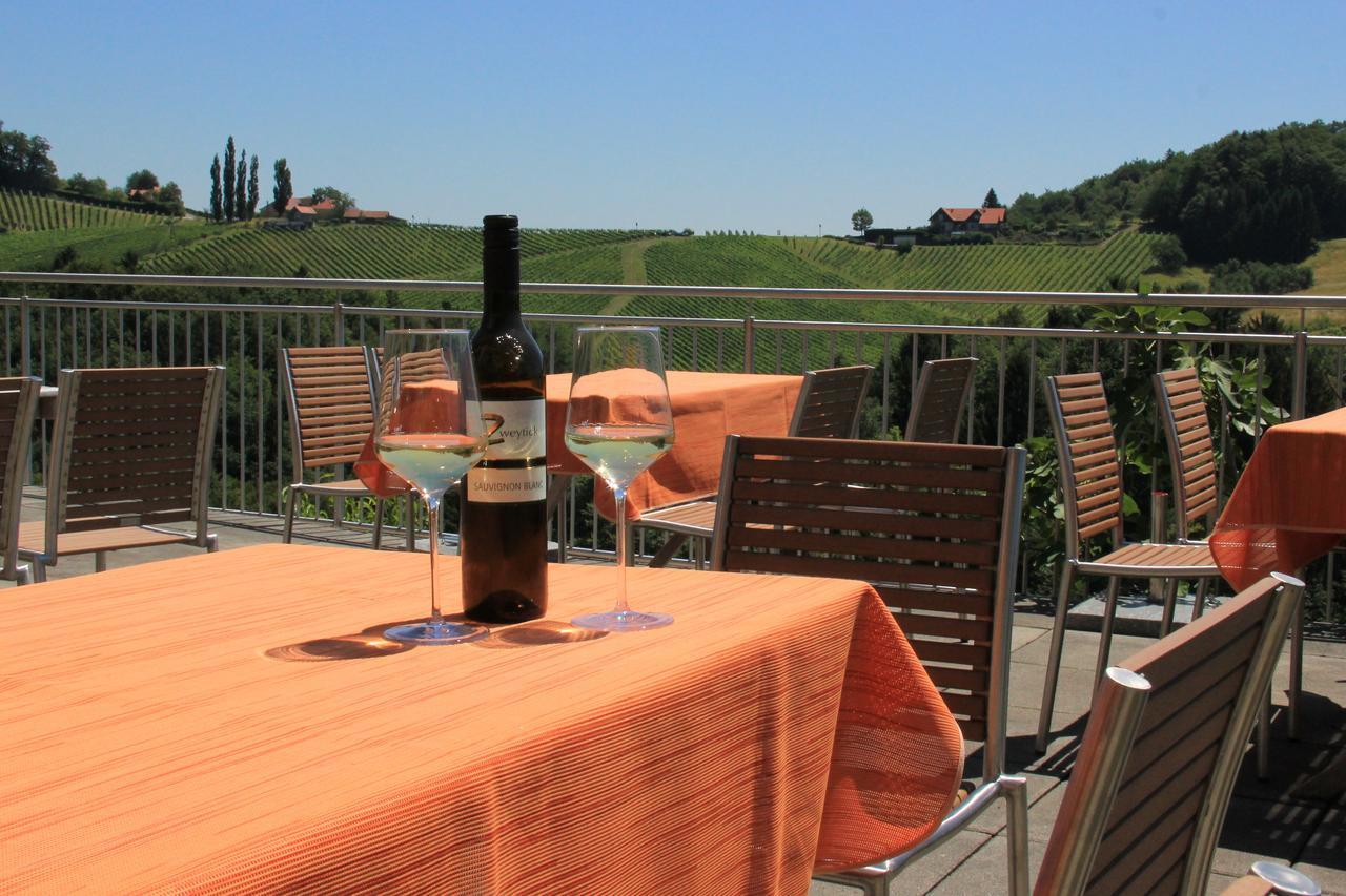 Zweytick Gaestezimmer Weingut Ratsch an der Weinstraße Esterno foto